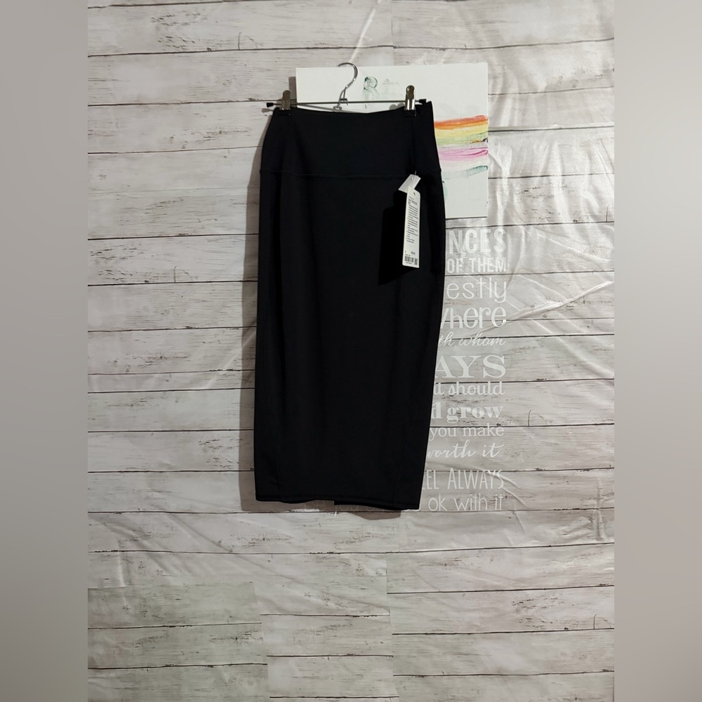 NWT Lululemon Nulu Slim-Fit High-Rise Skirt in Black Size 6 - Picture 2 of 11